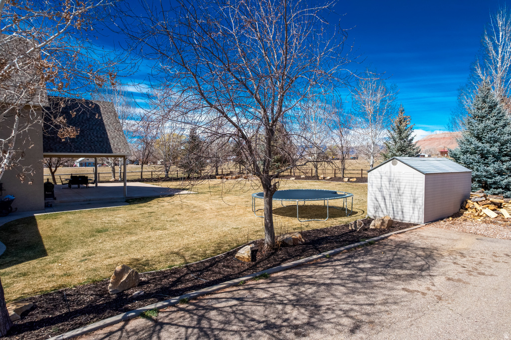 11103 E 7000 N Lapoint, UT 84039