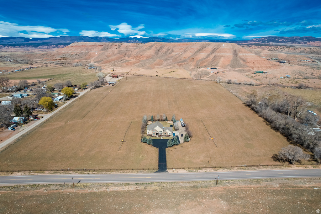 11103 E 7000 N Lapoint, UT 84039