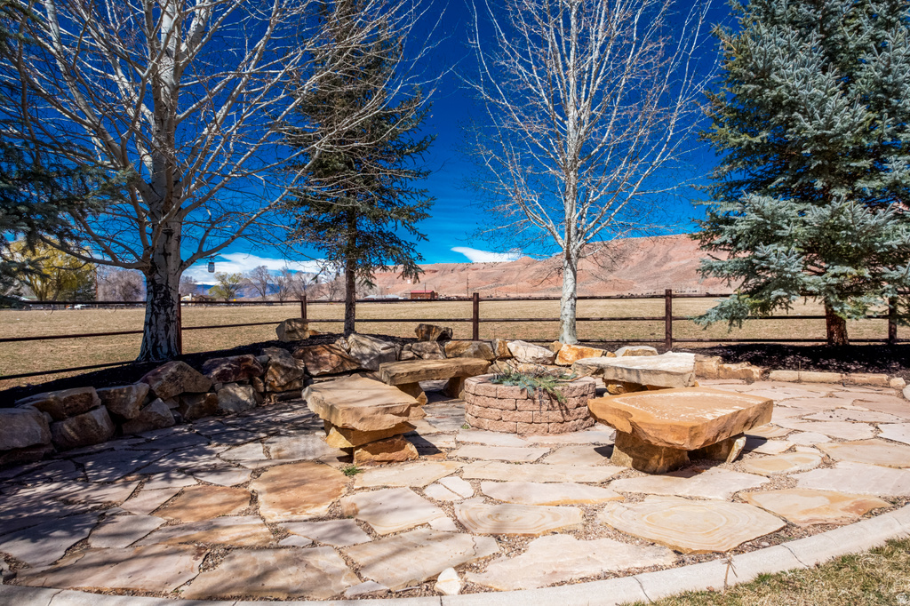 11103 E 7000 N Lapoint, UT 84039