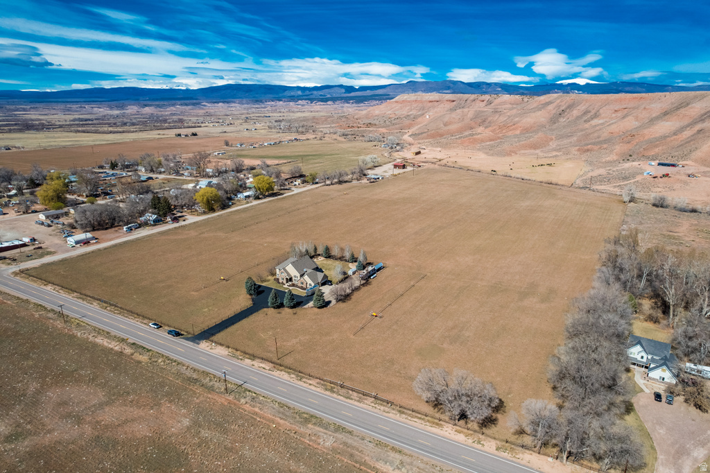 11103 E 7000 N Lapoint, UT 84039