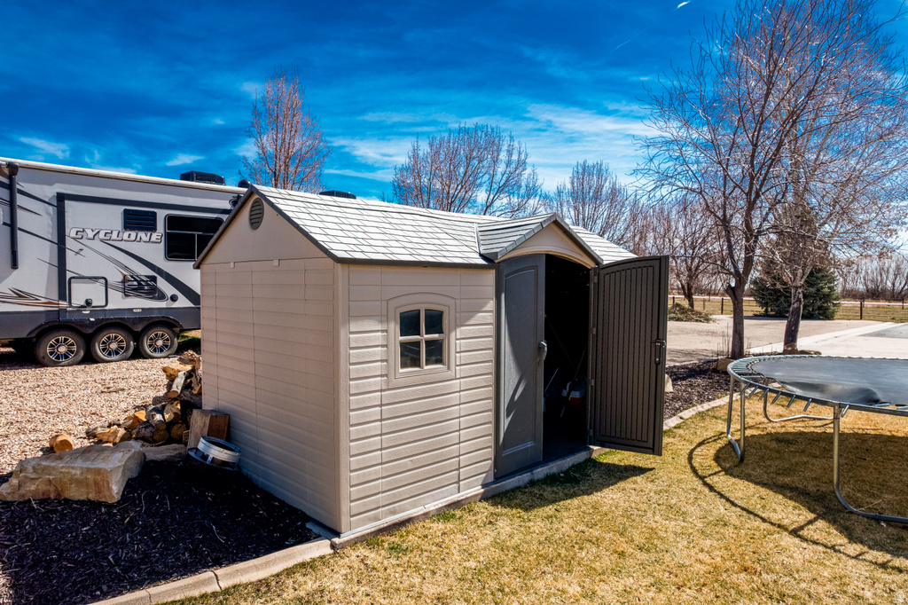 11103 E 7000 N Lapoint, UT 84039