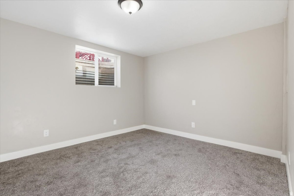 7034 W COPPERHILL DR West Valley City, UT 84128