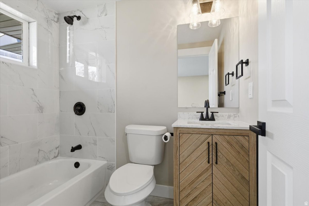 7034 W COPPERHILL DR West Valley City, UT 84128