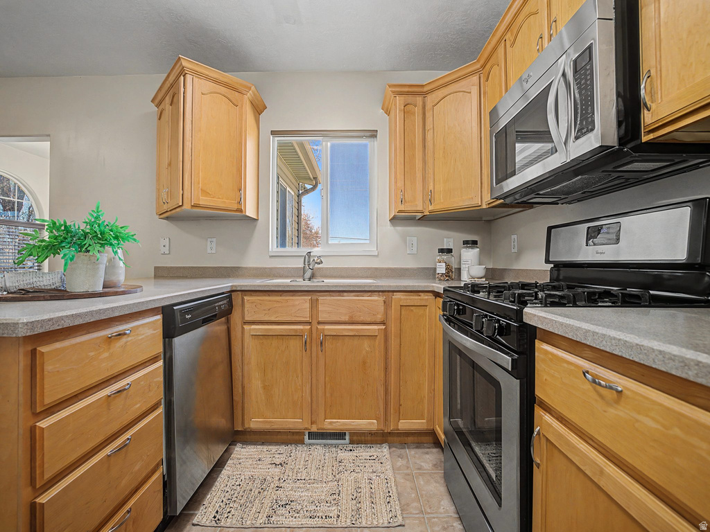 7914 S HARVEL DR Sandy, UT 84070