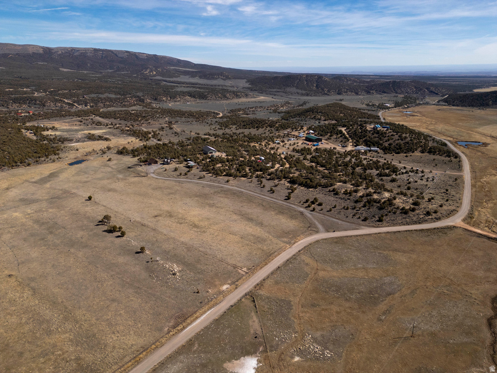 15718 N DEEP CREEK RD Lapoint, UT 84039