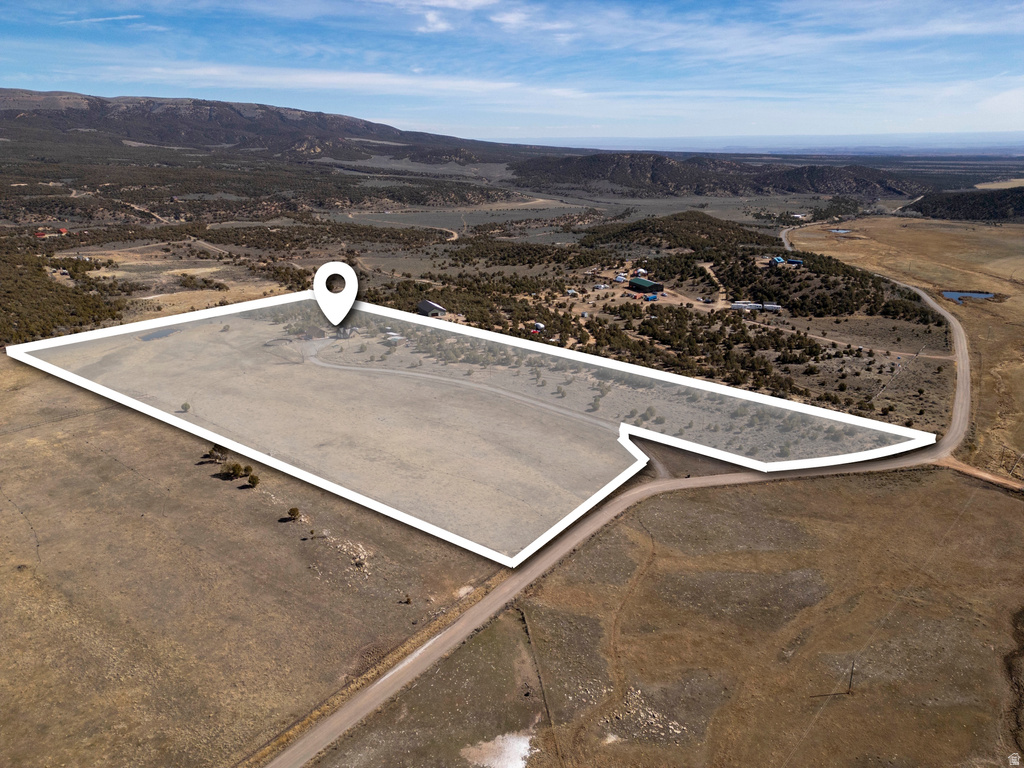 15718 N DEEP CREEK RD Lapoint, UT 84039