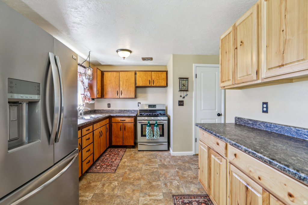 5345 W 4000 S Hooper, UT 84315