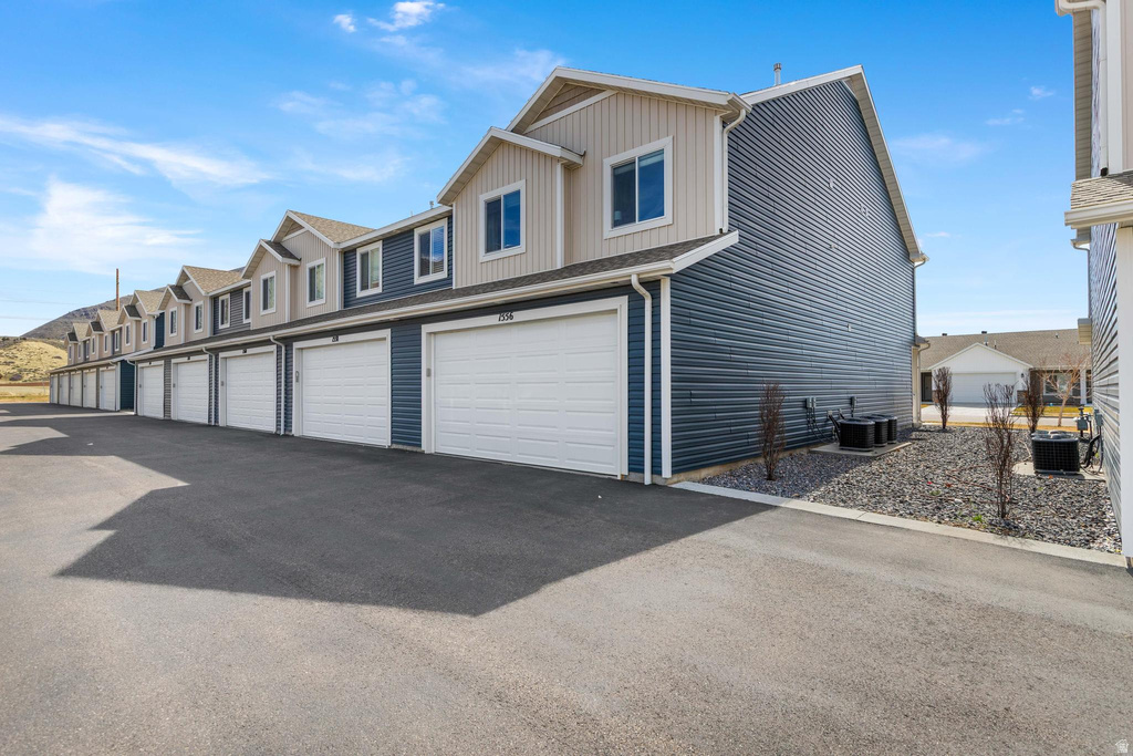 1556 E 460 S Hyrum, UT 84319