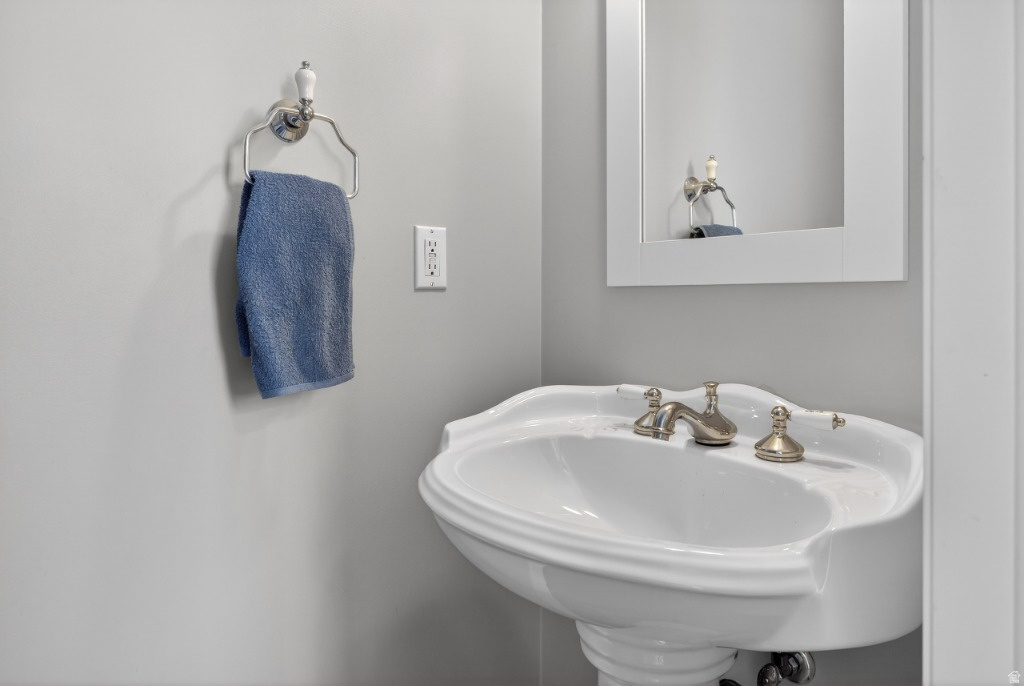 2487 W LUSTERPOINTE LN West Jordan, UT 84088