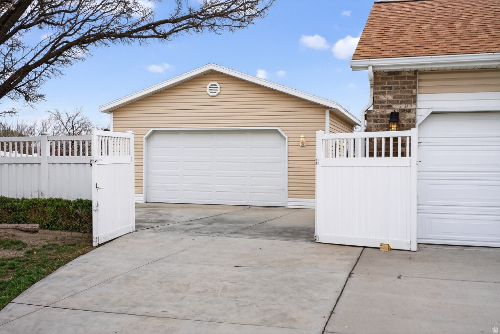 2487 W LUSTERPOINTE LN West Jordan, UT 84088