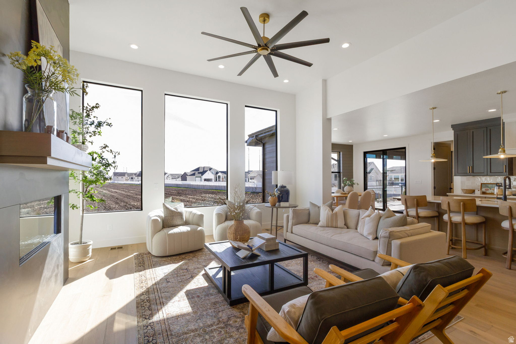 538 S 1400 W Farmington, UT 84025