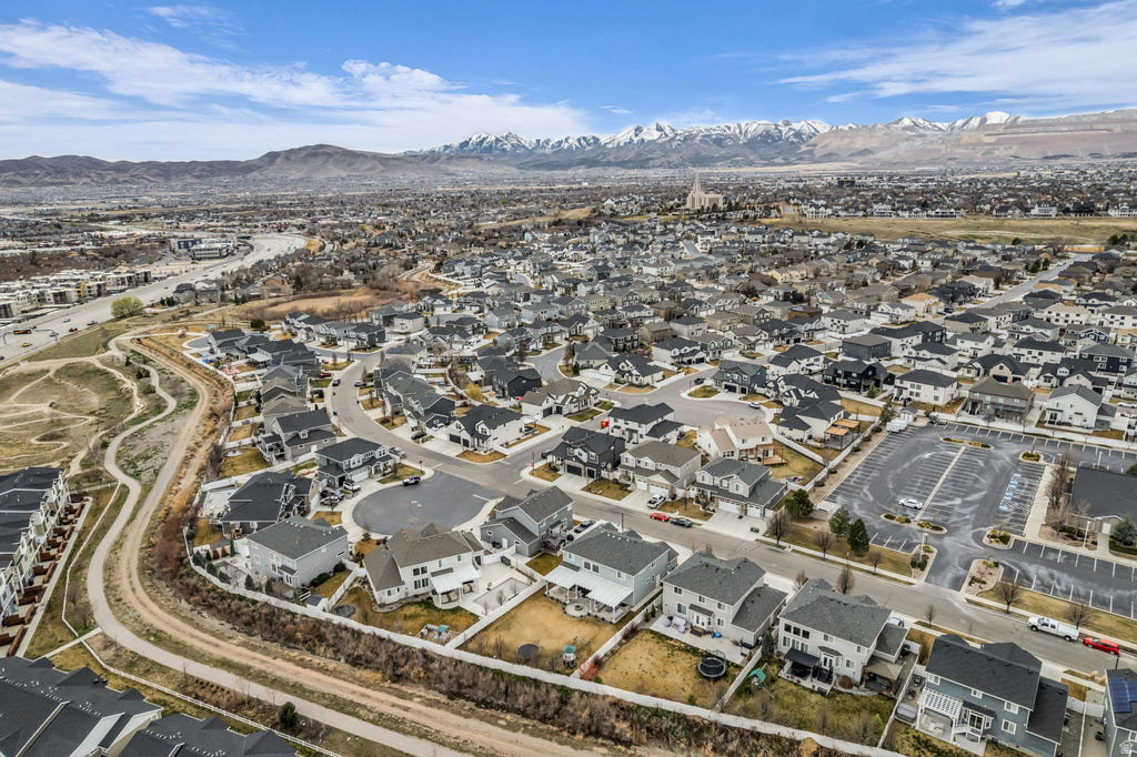 10954 S COASTAL DUNE DR South Jordan, UT 84009