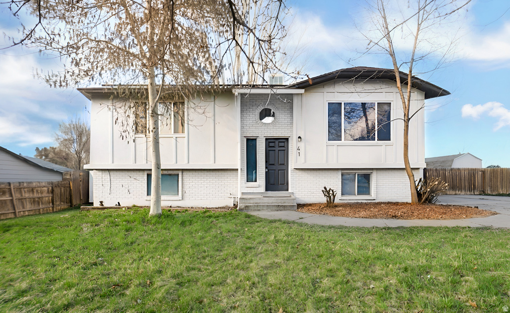 41 W SPRUCE LN Smithfield, UT 84335