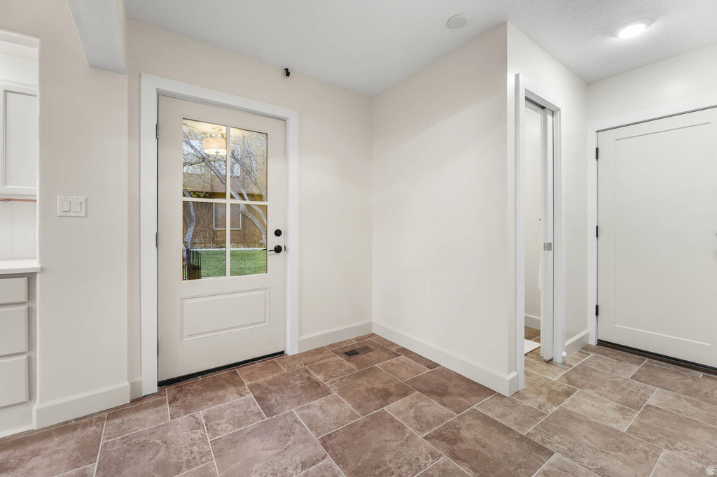 58 WHITE BARN Pleasant View, UT 84414