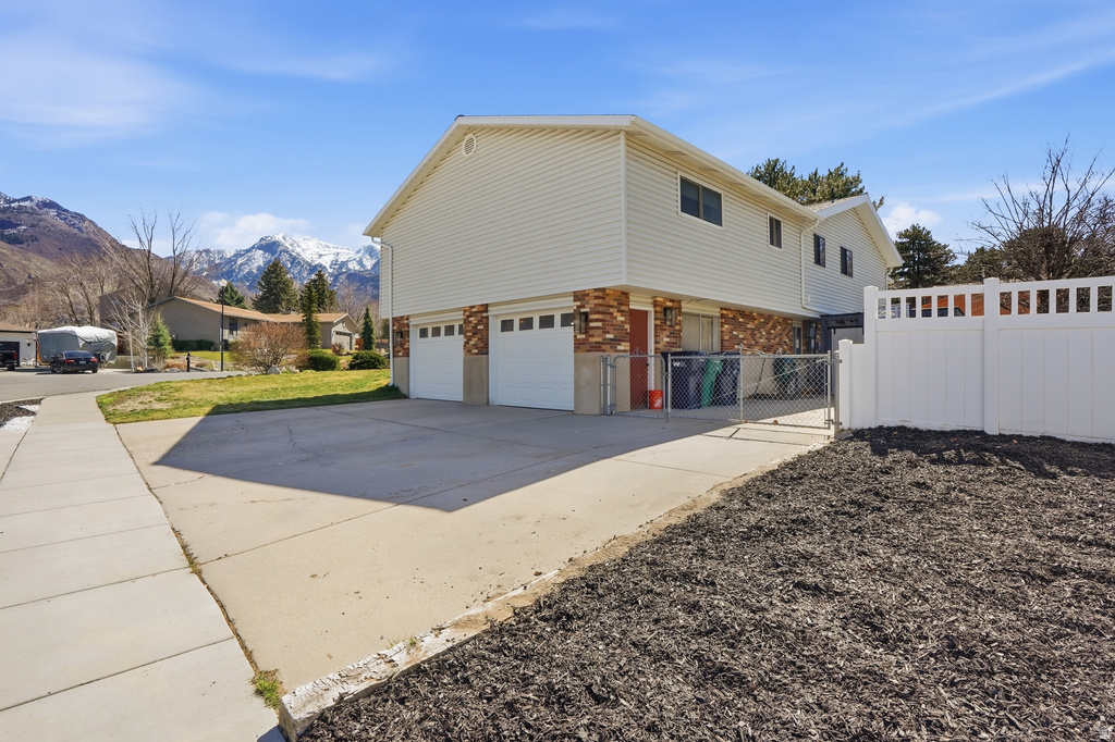 2853 E WILLOW DR Sandy, UT 84093