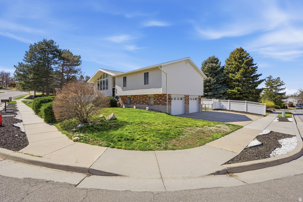 2853 E WILLOW DR Sandy, UT 84093