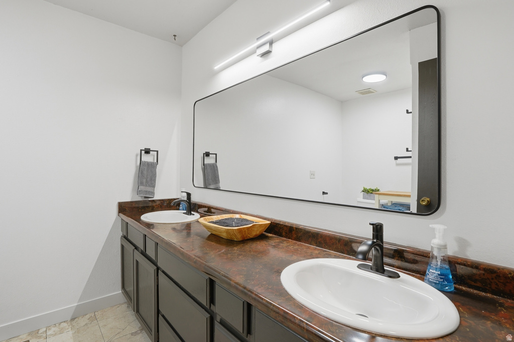 2853 E WILLOW DR Sandy, UT 84093