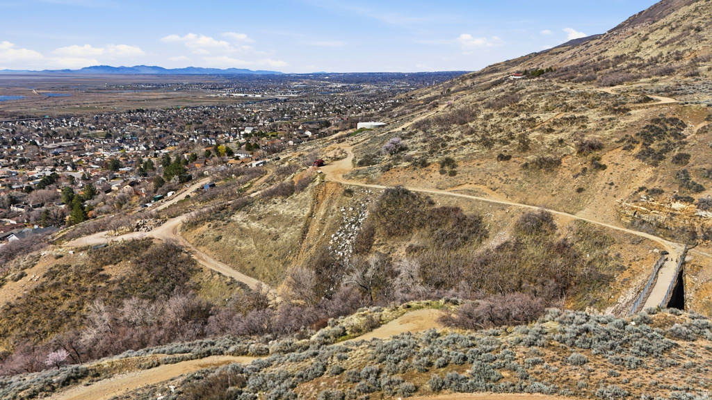 1290 OAKRIDGE DR Centerville, UT 84014