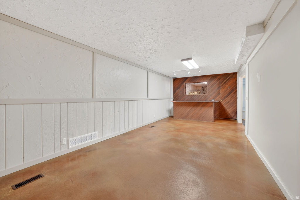 1290 OAKRIDGE DR Centerville, UT 84014