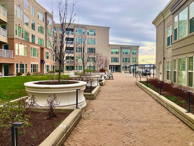 3075 E KENNEDY DR #405 Salt Lake City, UT 84108