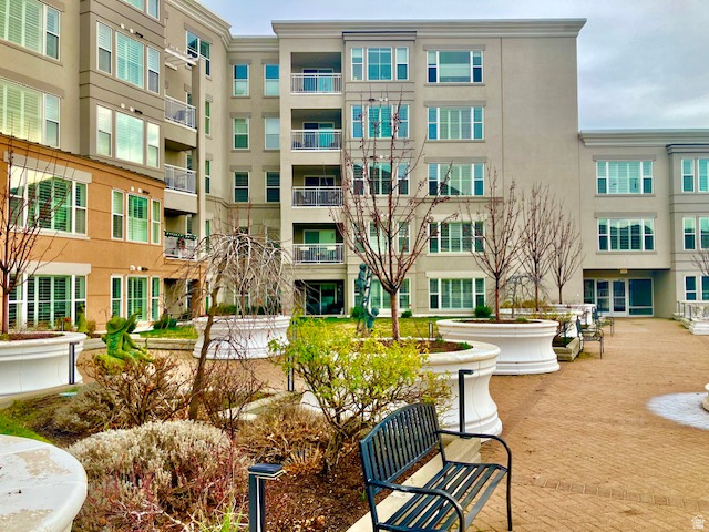 3075 E KENNEDY DR #405 Salt Lake City, UT 84108