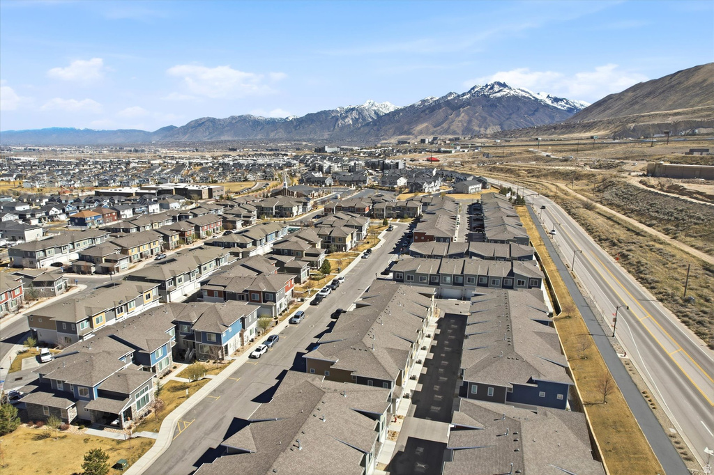 1010 W LAPIS FIELDS WAY Bluffdale, UT 84065