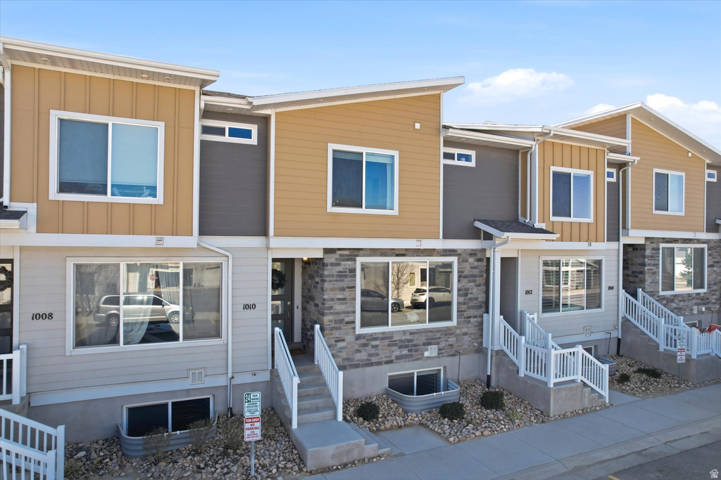 1010 W LAPIS FIELDS WAY Bluffdale, UT 84065