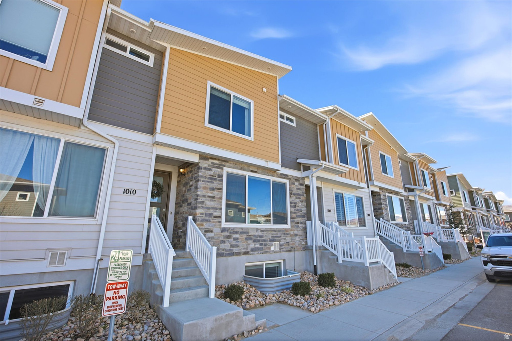 1010 W LAPIS FIELDS WAY Bluffdale, UT 84065