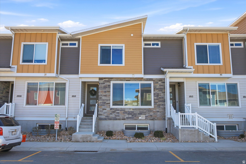 1010 W LAPIS FIELDS WAY Bluffdale, UT 84065