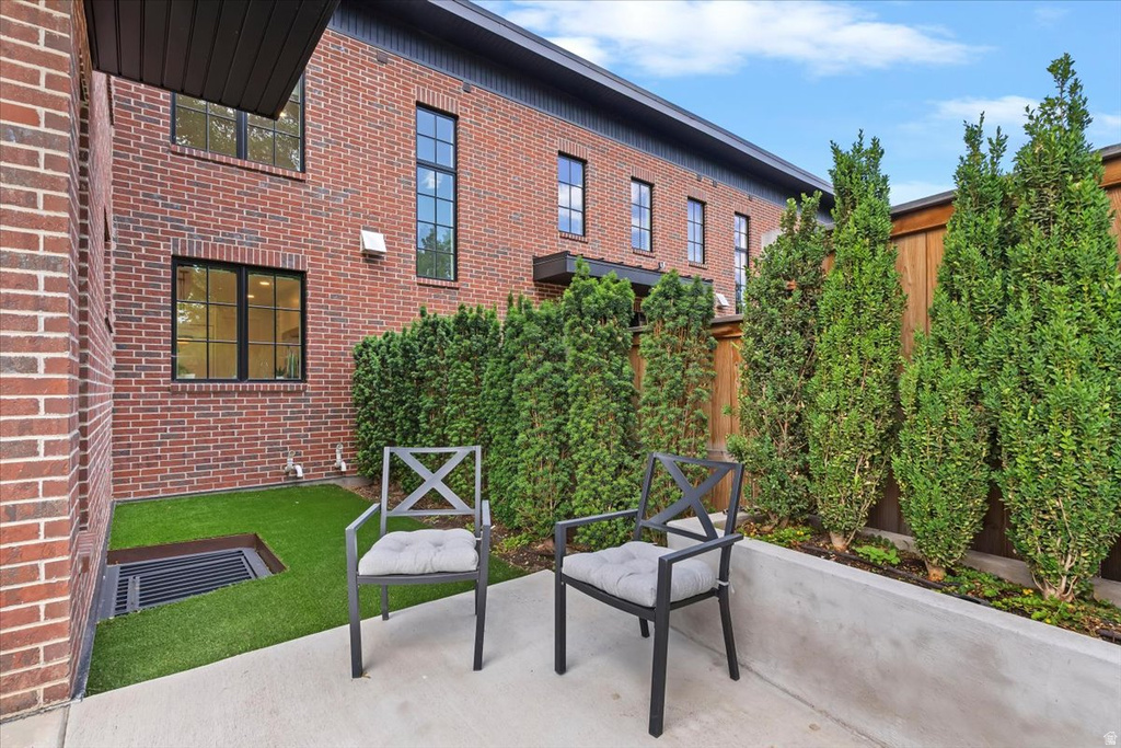 1059 S FOOTHILL DR Salt Lake City, UT 84108