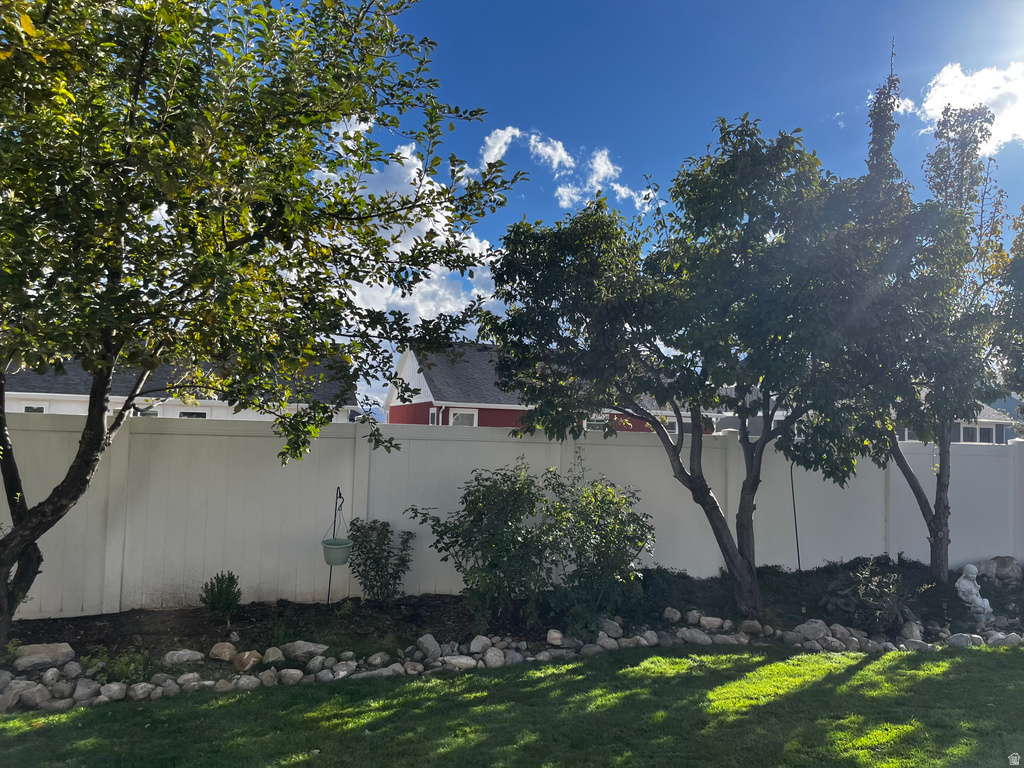 6657 W HAVEN MAPLE DR West Jordan, UT 84081