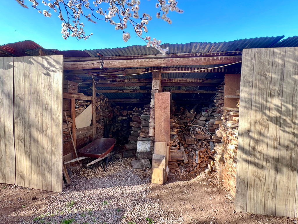 479 E 100 N Meadow, UT 84644