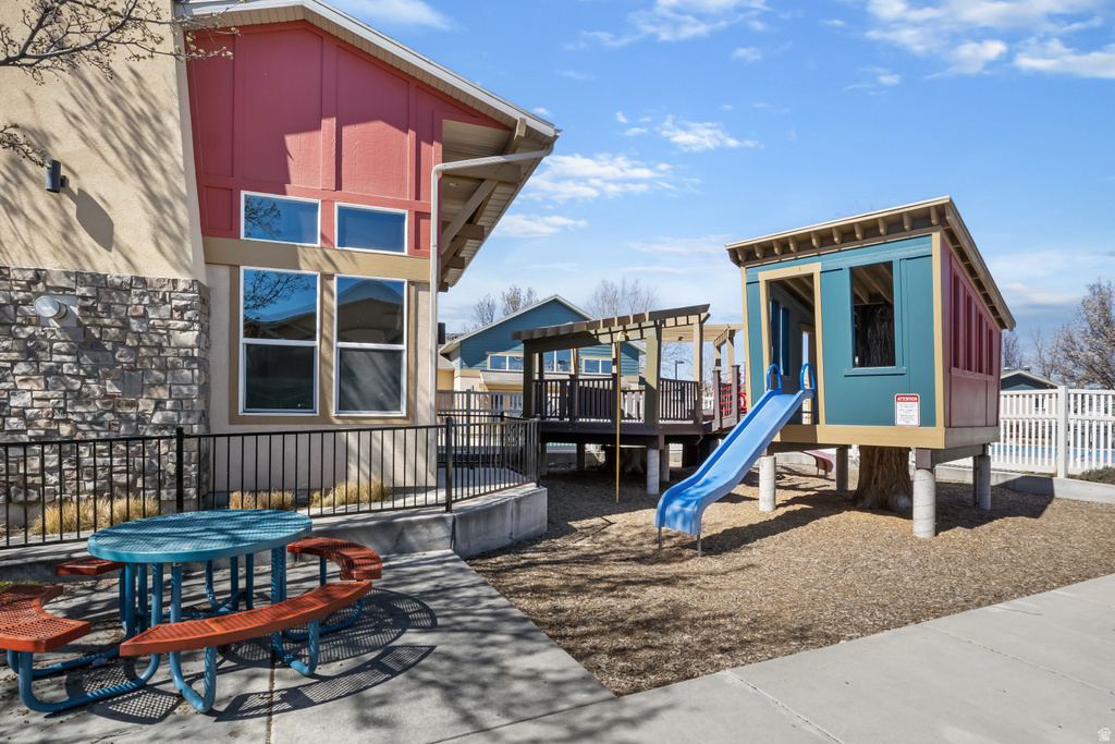 3708 W PERIWINKLE DR South Jordan, UT 84095