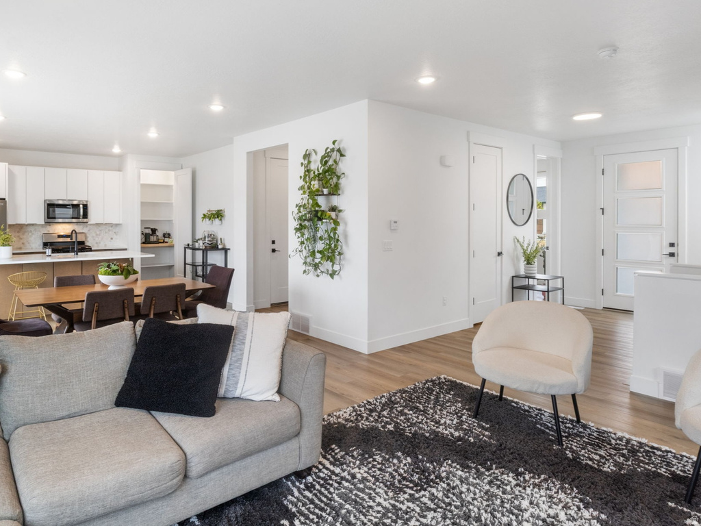 677 E KINGS LNDG Tooele, UT 84074