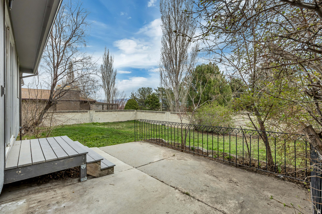 5731 S BLAKE DR Taylorsville, UT 84129