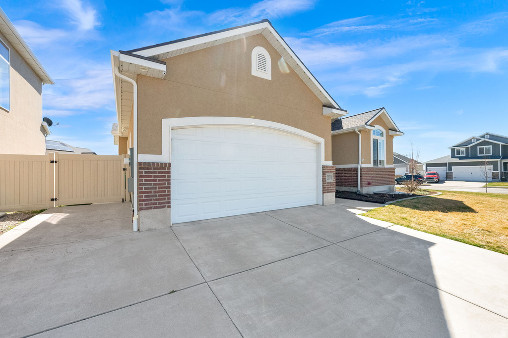 2487 W HARMONY DR Layton, UT 84041