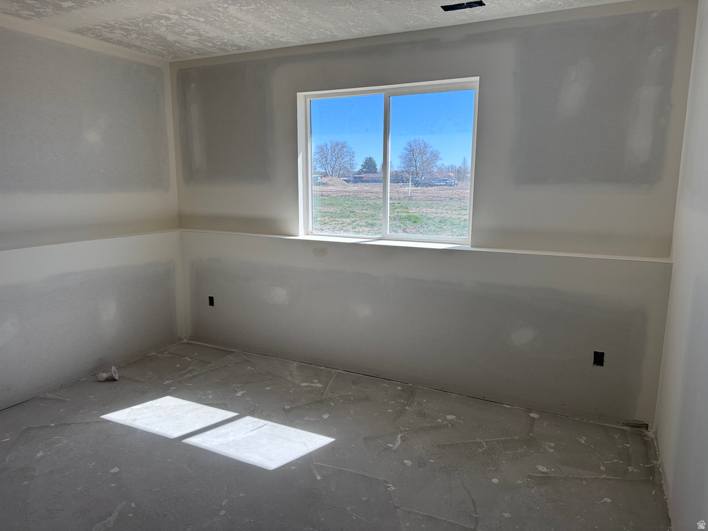 5777 W 4100 S Hooper, UT 84315