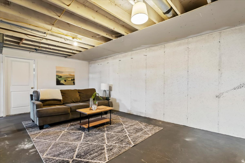 2164 W CAMELOT WAY West Jordan, UT 84084