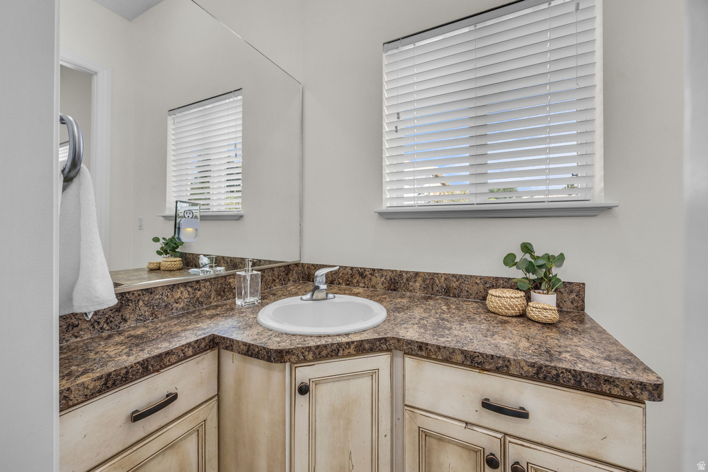 1911 E DEERE VALLEY DR Layton, UT 84040