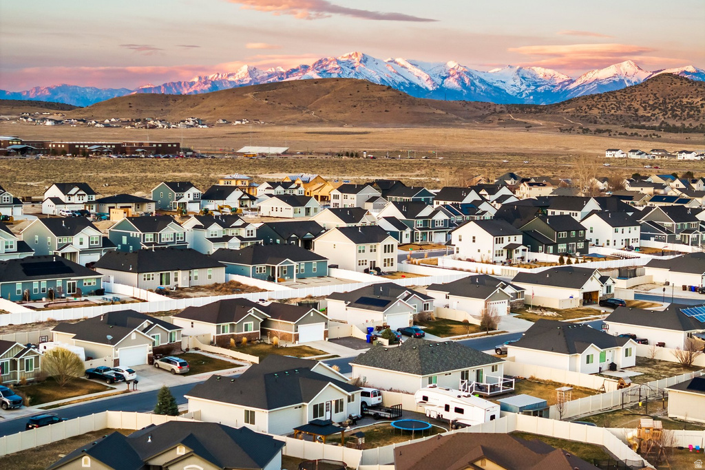 1070 E HUNTER LN Eagle Mountain, UT 84005