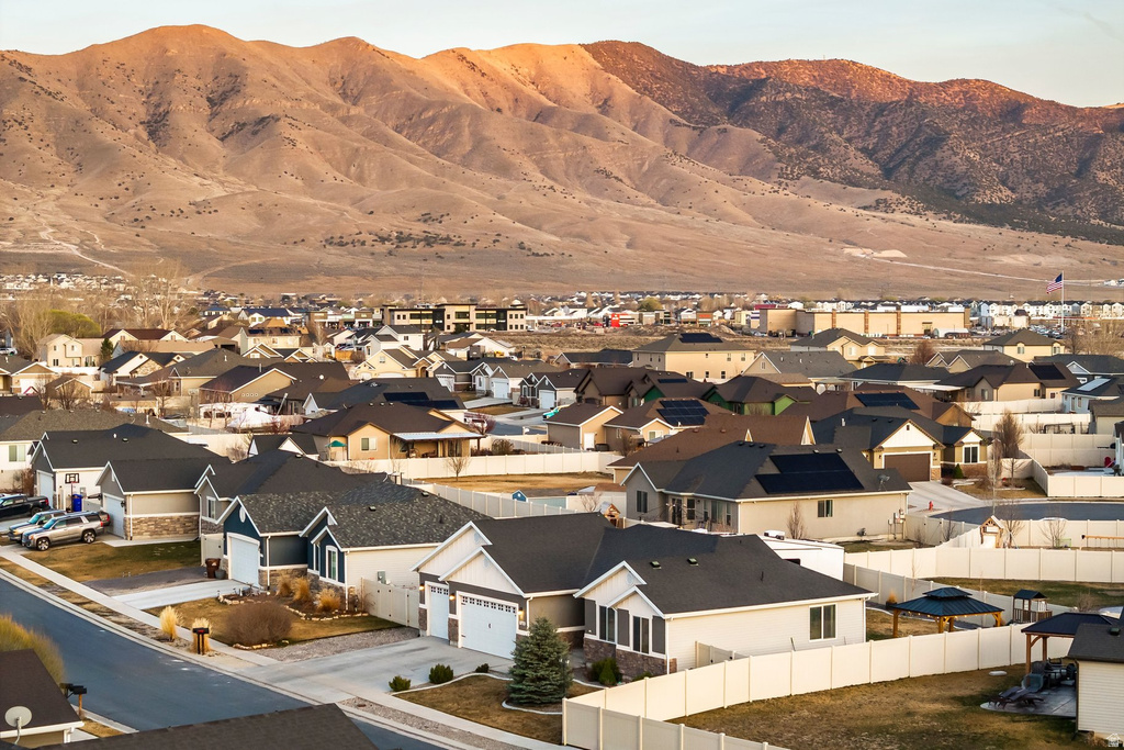 1070 E HUNTER LN Eagle Mountain, UT 84005