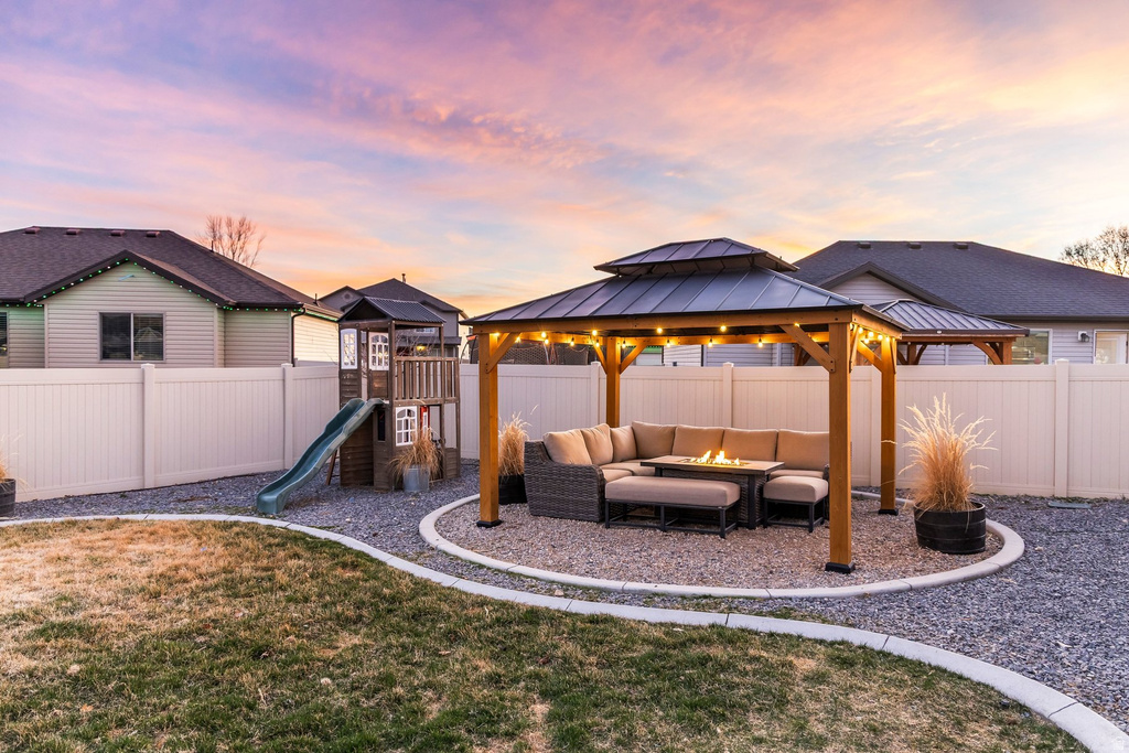 1070 E HUNTER LN Eagle Mountain, UT 84005