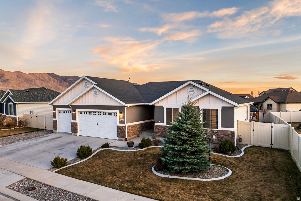 1070 E HUNTER LN Eagle Mountain, UT 84005