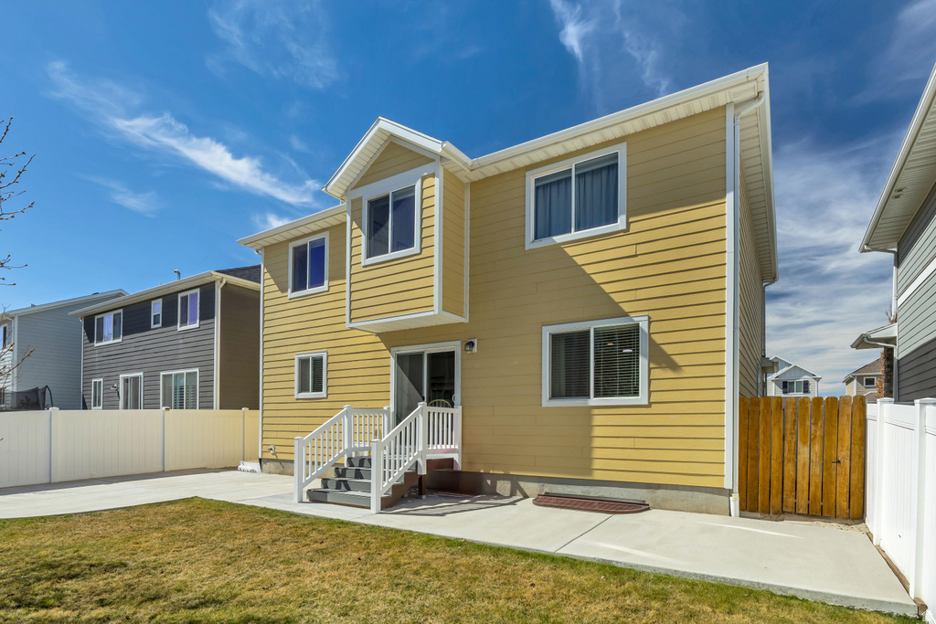 15065 S HONOR DR Bluffdale, UT 84065