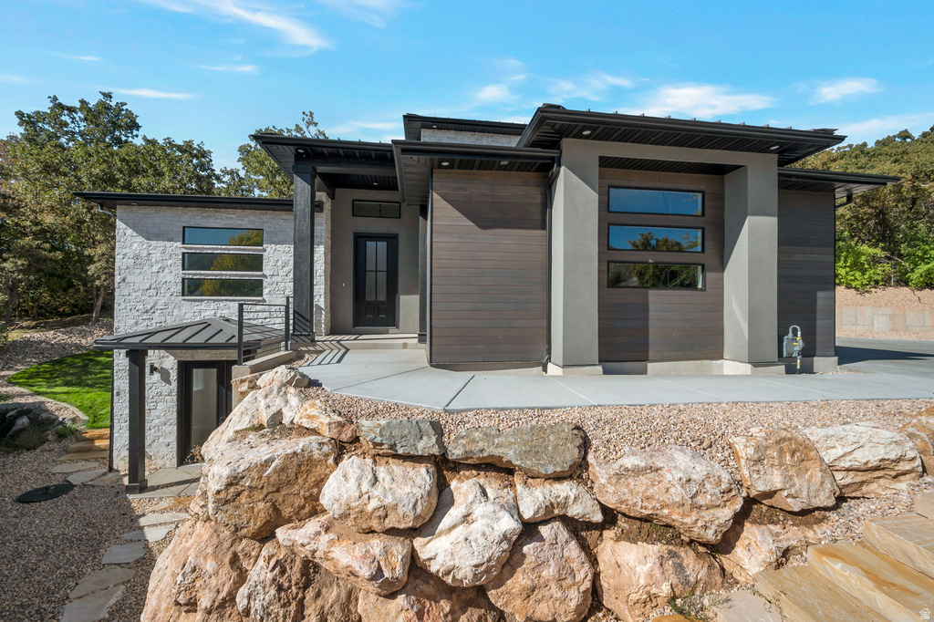 5619 S FOX CHASE DR South Ogden, UT 84403