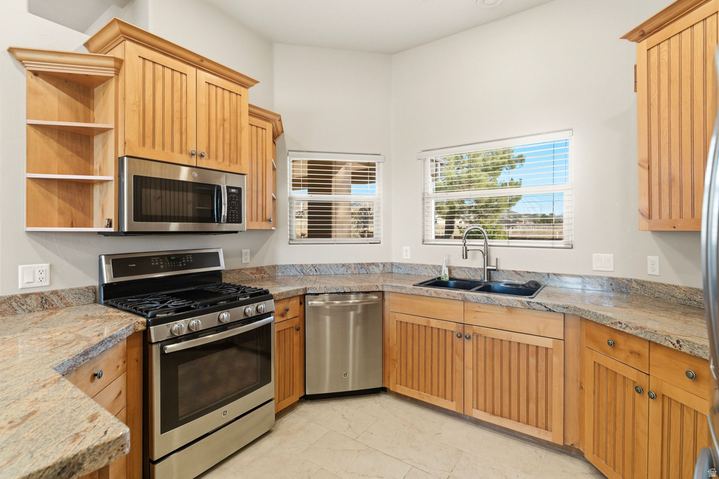 720 E MEADOW LN Washington, UT 84780