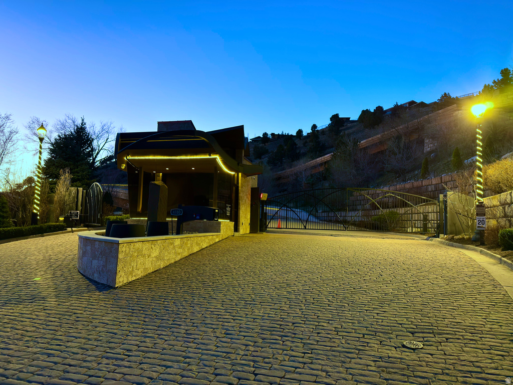 3983 E CANYON ESTATE DR Salt Lake City, UT 84121