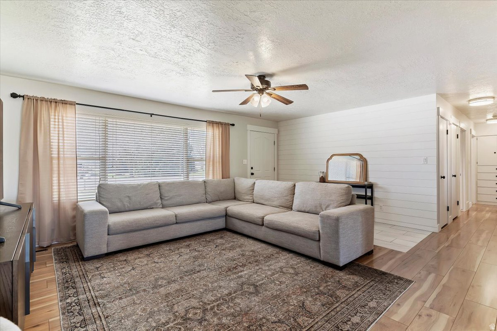 4236 W 2200 N Plain City, UT 84404