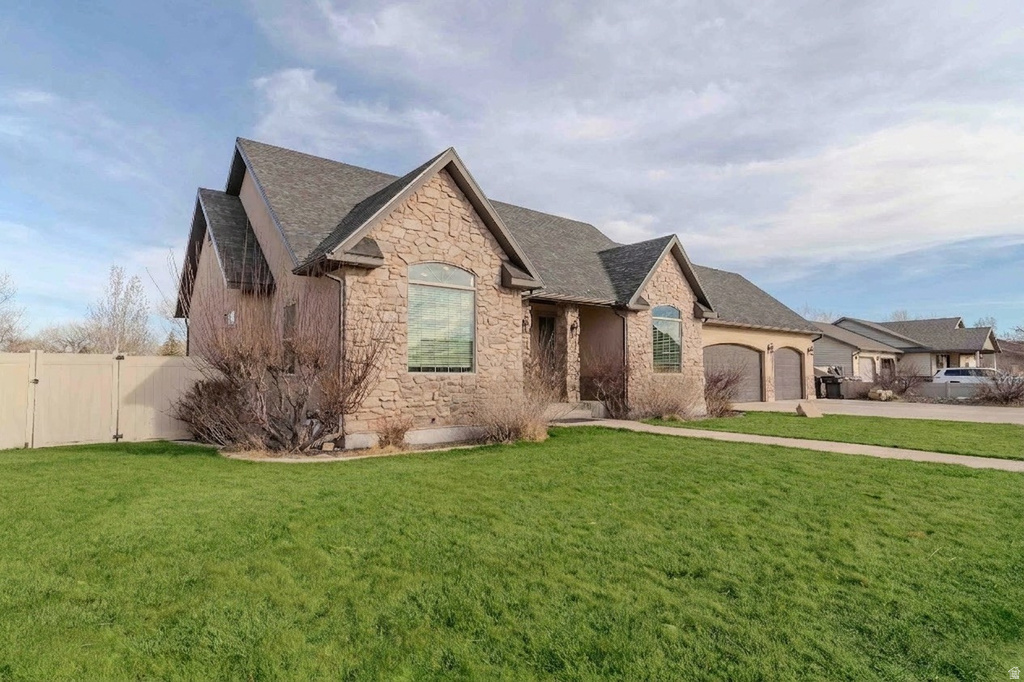 85 S CONSTITUTION DR Roosevelt, UT 84066