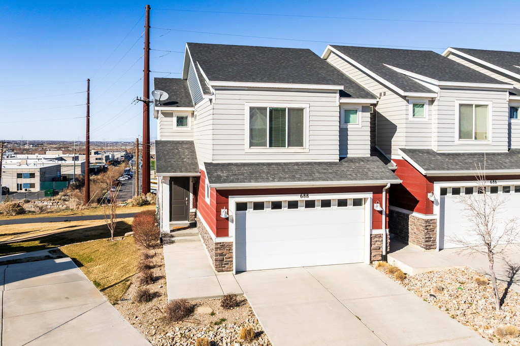688 W GALLANT DR Bluffdale, UT 84065